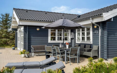 Mathy - 900M from the Sea: Hjem, Hus, Tag, Sommerhus, Dør, Udendørs Møbler, Sidespor, Udendørs Bord, Stol, Gårdhave