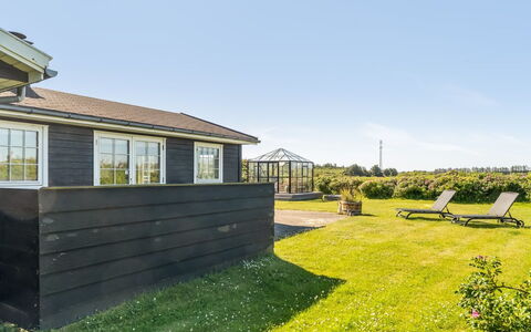 Mata - 700M from the Sea: Hus, Hjem, Tag, Boligområde, Sommerhus, Estate, Stuehus, Lawn, Landscaping, Sidespor