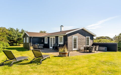 Mata - 700M from the Sea: Hus, Hjem, Tag, Boligområde, Sommerhus, Estate, Stuehus, Lawn, Landscaping, Sidespor