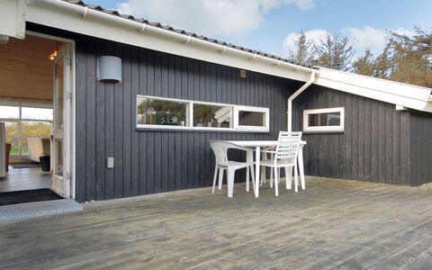 Gesine - 900M from the Sea: Træ, Sidespor, Hjem, Kompositmateriale, Dør, Planke, Hårdttræ, Sommerhus, Bejdse, Skygge