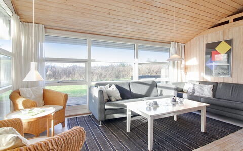 Gesine - 900M from the Sea: Loft, Gulvbelægning, Indretning, Etage, Kompositmateriale, Møbel, Udvej, Hotel, Design, Dagslys