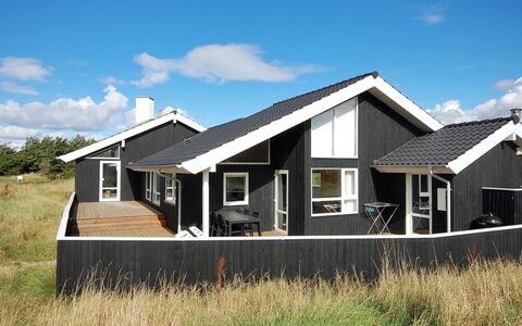 Huno - 400M from the Sea: Svømmepøl, Udendørs Møbler, Møbel, Udvej, Flise, Eco Hotel, Skygge, Stol, Fritid, Estate