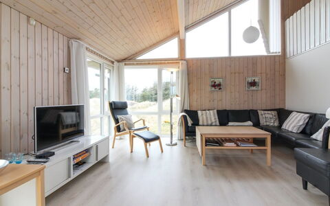 Huno - 400M from the Sea: Svømmepøl, Udendørs Møbler, Møbel, Udvej, Flise, Eco Hotel, Skygge, Stol, Fritid, Estate
