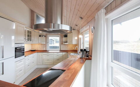 Huno - 400M from the Sea: Svømmepøl, Udendørs Møbler, Møbel, Udvej, Flise, Eco Hotel, Skygge, Stol, Fritid, Estate