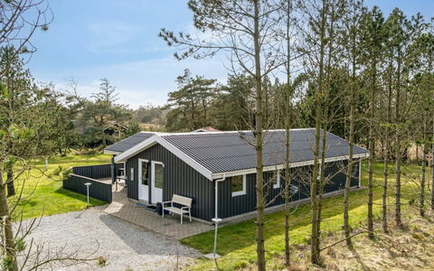 Richardine - 850M from the Sea: Sommerhus, Hjem, Hus, Tag, Veranda, Estate, Sidespor, Garden Bygninger, Stuehus, Gård