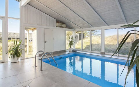 Judeth - 300M from the Sea: Møbel, Indretning, Stol, Gulvbelægning, Bord, Udvej, Etage, Loft, Værelse, Eco Hotel