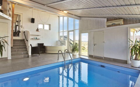 Judeth - 300M from the Sea: Møbel, Indretning, Stol, Gulvbelægning, Bord, Udvej, Etage, Loft, Værelse, Eco Hotel