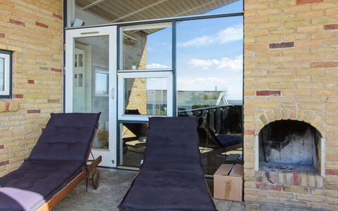 Judeth - 300M from the Sea: Møbel, Indretning, Stol, Gulvbelægning, Bord, Udvej, Etage, Loft, Værelse, Eco Hotel