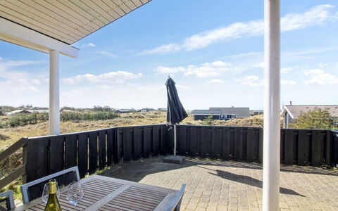 Judeth - 300M from the Sea: Møbel, Indretning, Stol, Gulvbelægning, Bord, Udvej, Etage, Loft, Værelse, Eco Hotel