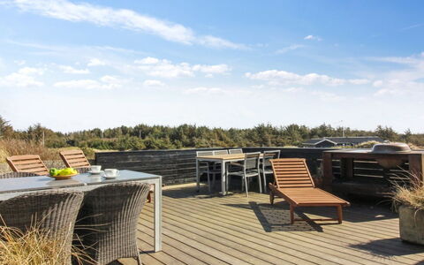 Judeth - 300M from the Sea: Møbel, Indretning, Stol, Gulvbelægning, Bord, Udvej, Etage, Loft, Værelse, Eco Hotel