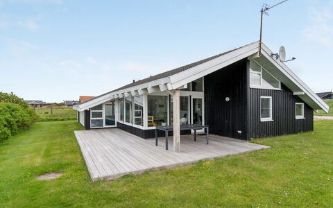 Hilkka - 500M from the Sea: Tag, Hus, Land Lot, Hjem, Sommerhus, Estate, Garden Bygninger, Skygge, Bjælkehytte, Landscaping