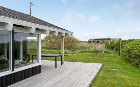Hilkka - 500M from the Sea: Tag, Hus, Land Lot, Hjem, Sommerhus, Estate, Garden Bygninger, Skygge, Bjælkehytte, Landscaping