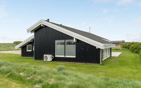 Hilkka - 500M from the Sea: Tag, Hus, Land Lot, Hjem, Sommerhus, Estate, Garden Bygninger, Skygge, Bjælkehytte, Landscaping