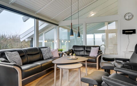 Hilkka - 500M from the Sea: Tag, Hus, Land Lot, Hjem, Sommerhus, Estate, Garden Bygninger, Skygge, Bjælkehytte, Landscaping