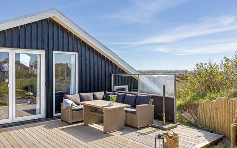 Doritea - 50M from the Sea: Træ, Hjem, Hårdttræ, Planke, Dæk, Sommerhus, Trægulve, Bejdse, Skygge, Veranda