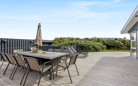 Cvetan - 200M from the Sea: Sommerhus, Have, Sidespor, Garden Bygninger, Skygge, Gård, Backyard, Lawn, Stuehus, Landscaping
