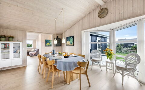 Cvetan - 200M from the Sea: Hus, Hjem, Dør, Tag, Sommerhus, Estate, Have, Skygge, Sidespor, Gård