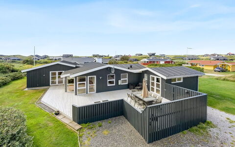 Cvetan - 200M from the Sea: Hus, Hjem, Dør, Tag, Sommerhus, Estate, Have, Skygge, Sidespor, Gård