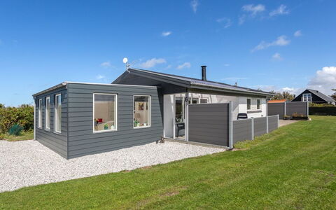 Haklang - 200M from the Sea: Træ, Hus, Sommerhus, Hjem, Tag, Landdistrikt, Sidespor, Bjælkehytte, Garden Bygninger, Hårdttræ