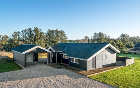 Oskarvine - 900M from the Sea: Bygning, Hus, Træ, Hjem, Tag, Sommerhus, Boligområde, Busk, Arkitektur