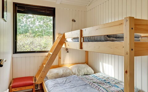 Avia - 500M from the Sea: Soveværelse, Seng, Træ, Køjeseng, Sengetøj, Sengetøj, Bed Frame, Etage, Indretning, Hjem