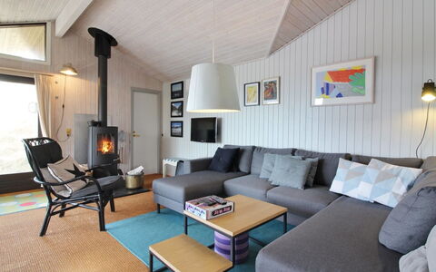 Riitta - 300M from the Sea: Svømmepøl, Udendørs Møbler, Møbel, Udvej, Flise, Eco Hotel, Skygge, Stol, Fritid, Estate
