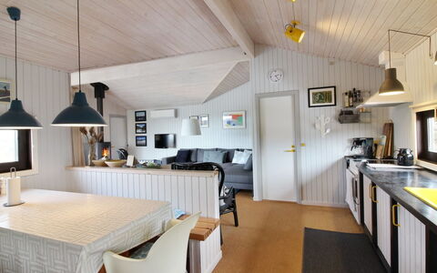 Riitta - 300M from the Sea: Svømmepøl, Udendørs Møbler, Møbel, Udvej, Flise, Eco Hotel, Skygge, Stol, Fritid, Estate