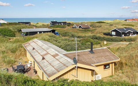 Riitta - 300M from the Sea: Svømmepøl, Udendørs Møbler, Møbel, Udvej, Flise, Eco Hotel, Skygge, Stol, Fritid, Estate