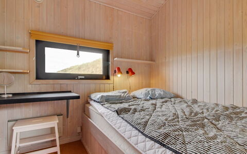 Riitta - 300M from the Sea: Svømmepøl, Udendørs Møbler, Møbel, Udvej, Flise, Eco Hotel, Skygge, Stol, Fritid, Estate