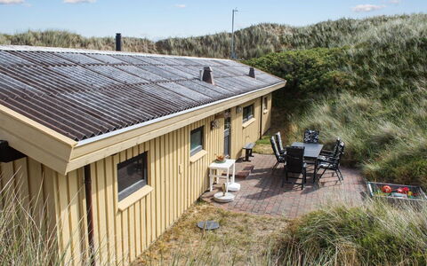 Riitta - 300M from the Sea: Svømmepøl, Udendørs Møbler, Møbel, Udvej, Flise, Eco Hotel, Skygge, Stol, Fritid, Estate