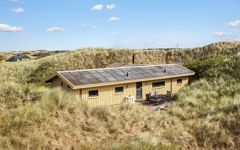 Riitta - 300M from the Sea: Svømmepøl, Udendørs Møbler, Møbel, Udvej, Flise, Eco Hotel, Skygge, Stol, Fritid, Estate