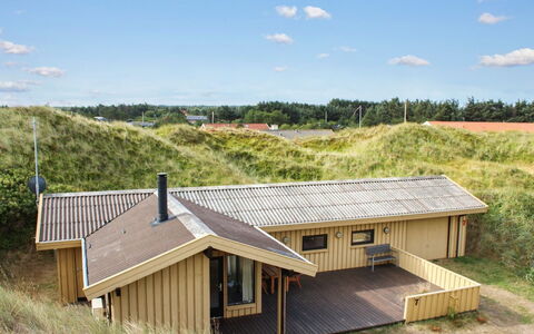 Riitta - 300M from the Sea: Svømmepøl, Udendørs Møbler, Møbel, Udvej, Flise, Eco Hotel, Skygge, Stol, Fritid, Estate