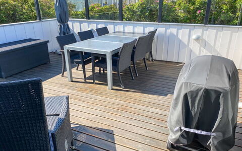 Laurits - 300M from the Sea: Svømmepøl, Udendørs Møbler, Møbel, Udvej, Flise, Eco Hotel, Skygge, Stol, Fritid, Estate