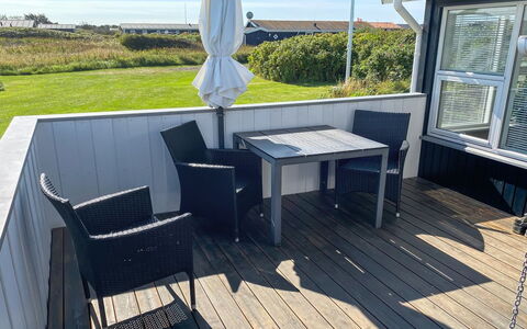 Laurits - 300M from the Sea: Svømmepøl, Udendørs Møbler, Møbel, Udvej, Flise, Eco Hotel, Skygge, Stol, Fritid, Estate