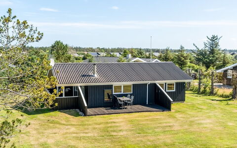 Guja - 1Km from the Sea: Sommerhus, Hjem, Hus, Tag, Veranda, Estate, Sidespor, Garden Bygninger, Stuehus, Gård
