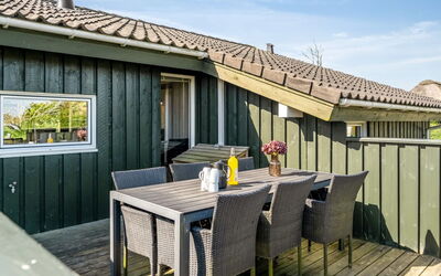 Aponi - 400M from the Sea