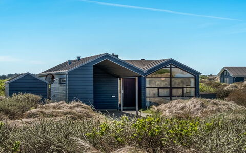 Erko - 150M from the Sea: Tag, Hus, Hjem, Sommerhus, Sidespor, Estate, Indkørsel, Garden Bygninger, Gård, Skur