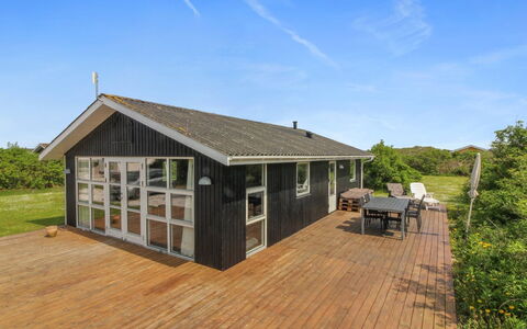 Sande - 450M from the Sea: Hus, Hjem, Dør, Tag, Sommerhus, Estate, Have, Skygge, Sidespor, Gård