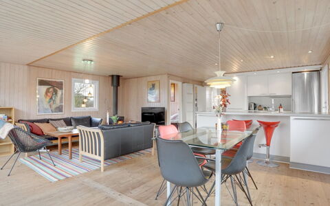 Sande - 450M from the Sea: Hus, Hjem, Dør, Tag, Sommerhus, Estate, Have, Skygge, Sidespor, Gård