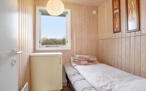 Sande - 450M from the Sea: Hus, Hjem, Dør, Tag, Sommerhus, Estate, Have, Skygge, Sidespor, Gård