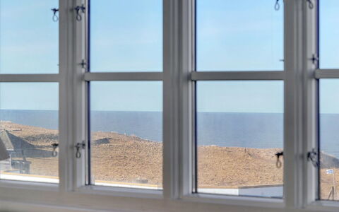 Nantje - 125M from the Sea: Hav, Glas, Sollys, Ocean, Dagslys, Kyst, Skygge, Bugt