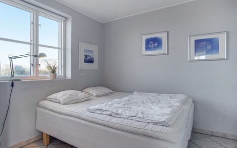 Nantje - 125M from the Sea: Soveværelse, Seng, Etage, Sengetøj, Sengetøj, Gulvbelægning, Sengetøj, Loft, Bed Frame, Værelse