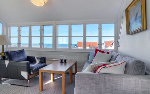 Nantje - 125M from the Sea: Møbel, Indretning, Gulvbelægning, Etage, Couch, Loft, Værelse, Lejlighed, Stue