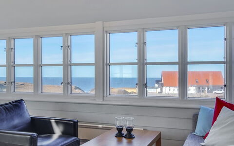 Nantje - 125M from the Sea: Etage, Indretning, Hav, Glas, Værelse, Loft, Dagslys, Ocean, Skygge, Hårdttræ