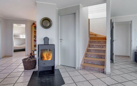 Nantje - 125M from the Sea: Væg, Gulvbelægning, Etage, Indretning, Møbel, Værelse, Hearth, Brændeovn, Bejdse, Stue