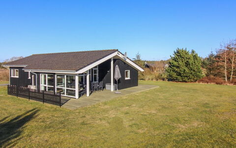 Nynke - 600M from the Sea: Tag, Hus, Land Lot, Hjem, Sommerhus, Estate, Garden Bygninger, Skygge, Bjælkehytte, Landscaping