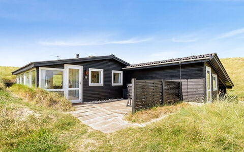 Fromer - 50M from the Sea: Bygning, Hus, Vindue, Hjem, Tag, Boligområde, Busk, Sommerhus, Land Lot