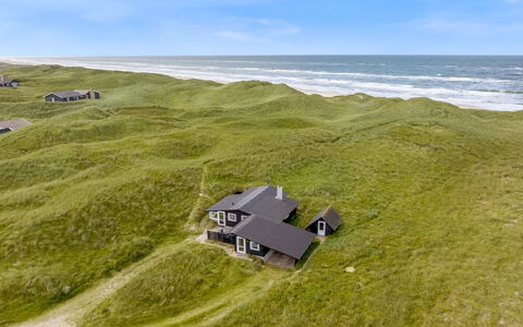 Fromer - 50M from the Sea: Bygning, Hus, Vindue, Hjem, Tag, Boligområde, Busk, Sommerhus, Land Lot
