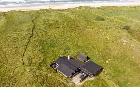 Fromer - 50M from the Sea: Bygning, Hus, Vindue, Hjem, Tag, Boligområde, Busk, Sommerhus, Land Lot