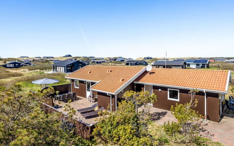 Loryleimis - 300M from the Sea: Hus, Hjem, Dør, Tag, Sommerhus, Estate, Have, Skygge, Sidespor, Gård